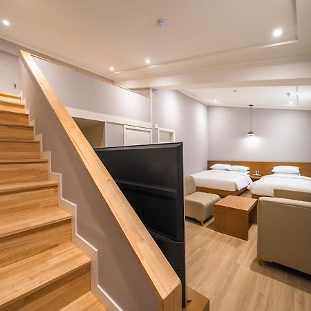 Mono Hotel Suwon Exterior foto